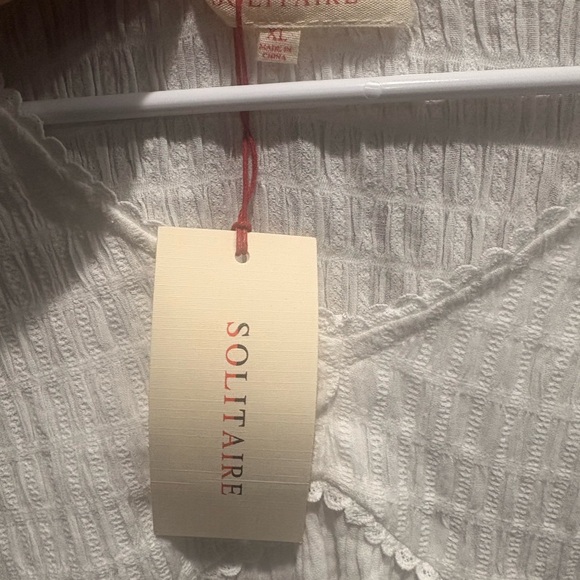 Soltaire White V-Neck Top - Picture 3 of 6